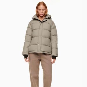 NWOT Aritzia Original The Super Puff